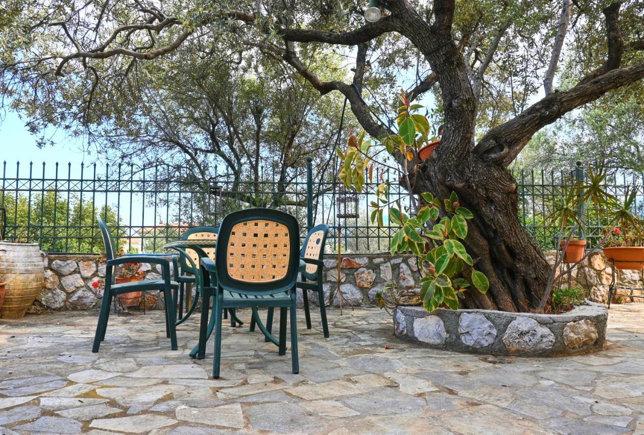 Kórfos Pavlos' Cottage With Beach View מראה חיצוני תמונה