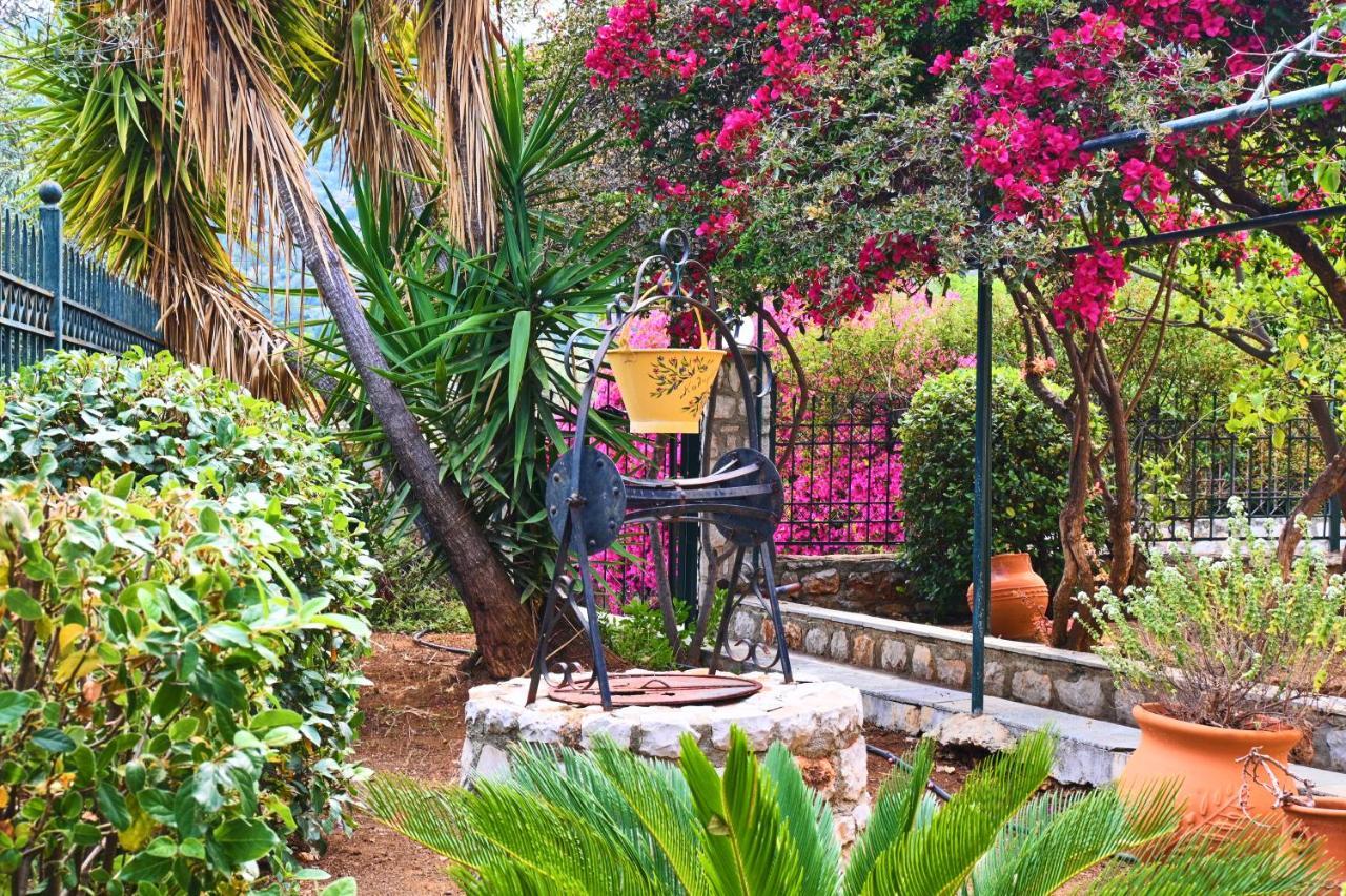 Kórfos Pavlos' Cottage With Beach View מראה חיצוני תמונה